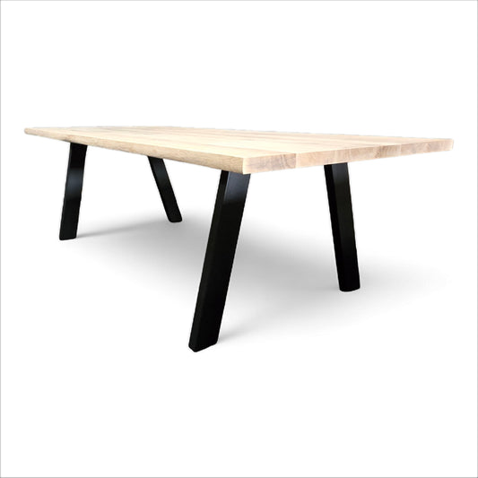 Angeschrägtes schwarzes Stahlbein mit pulverbeschichteter Oberfläche