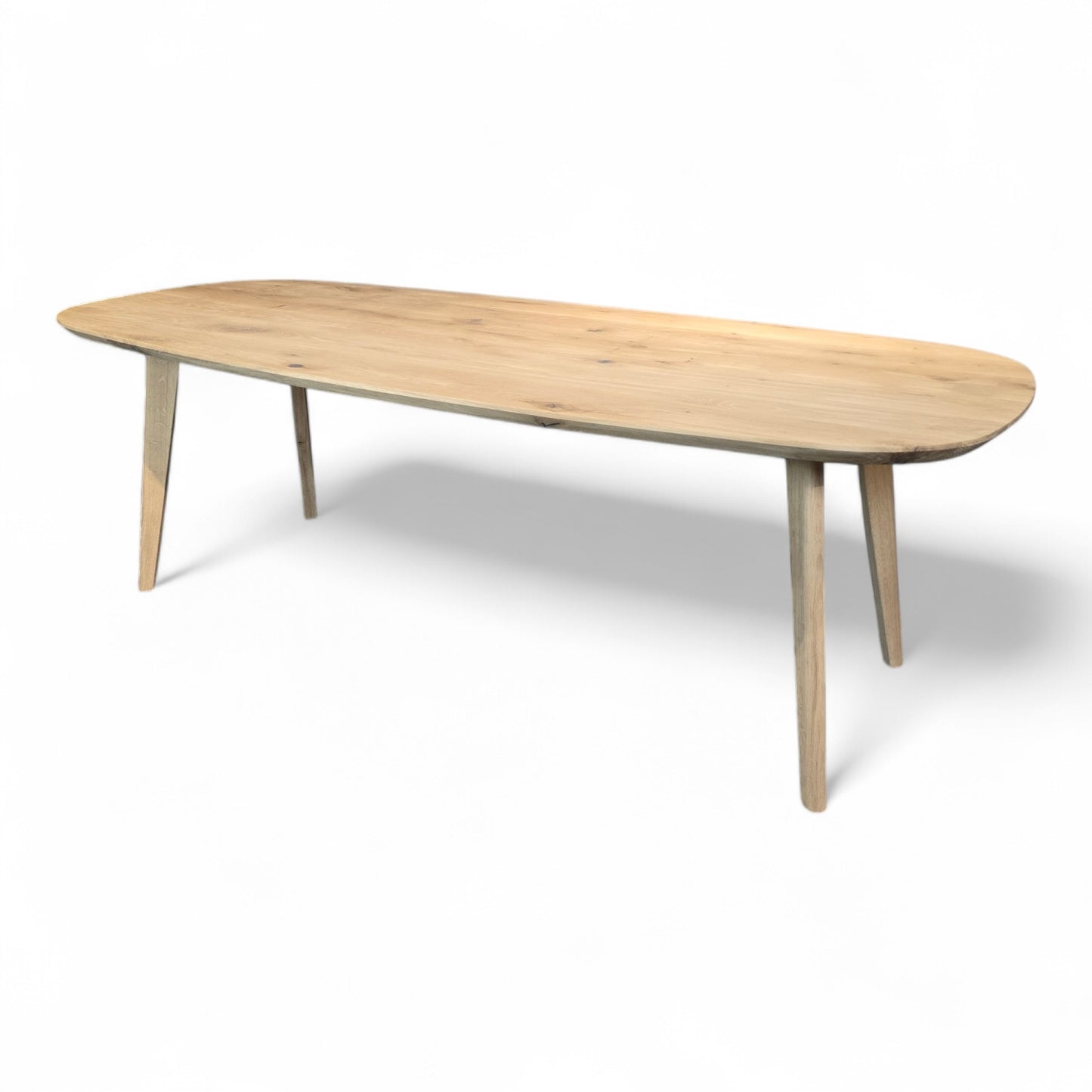 Ovaler Esstisch Danish Oval aus massiver Eiche mit Schweizer Kante im skandinavischen Stil