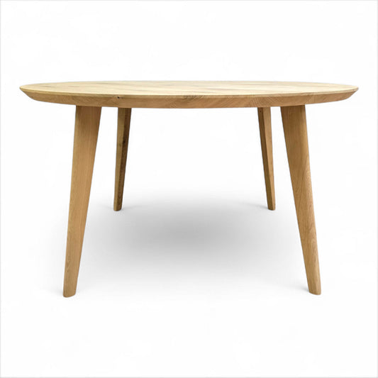 Handgefertigte massive Wildeiche Tischplatte Ostwestfalen – individuell anpassbare Esstischplatte mit vier angeschrägten Holzbeinen ebenfalss aus Eiche