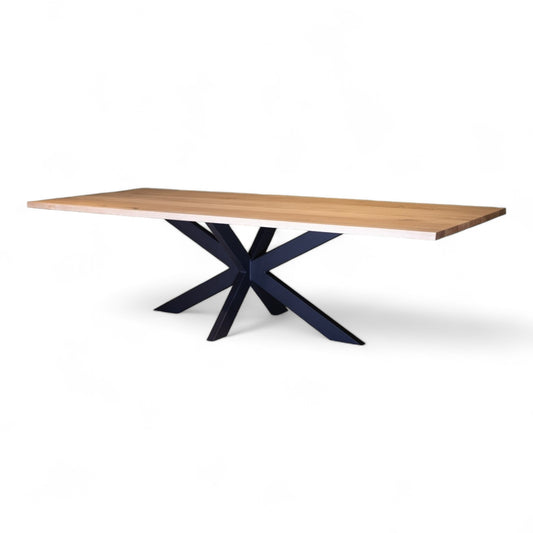 Detail des schwarzen Spidergestells aus Stahl