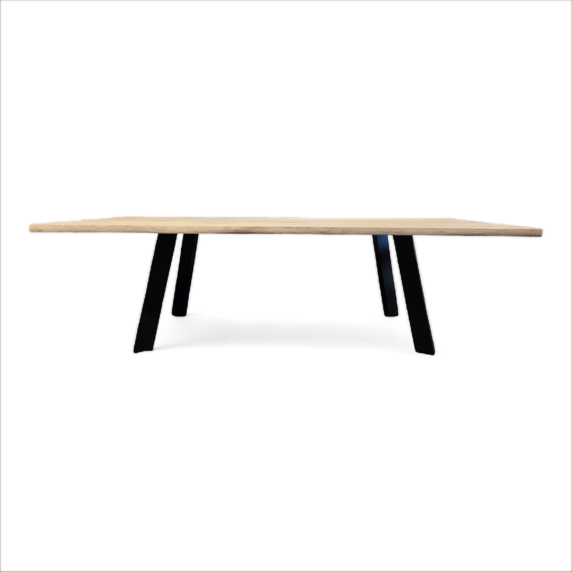 Holztisch in der nähe laufen, tischler, tisch bauen lassen, Esstisch konfigurieren, massivholztisch, stahlbeine, SCHWARZ MASSIVER ESSTISCH